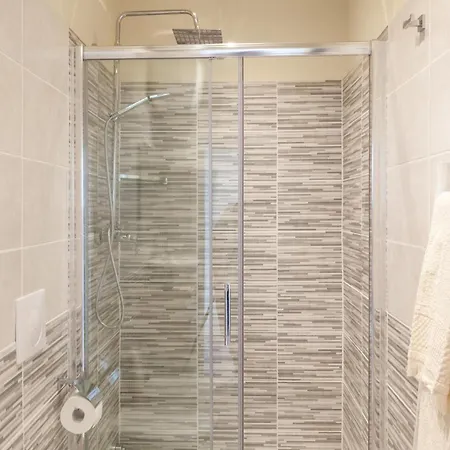 White Attic لوكا