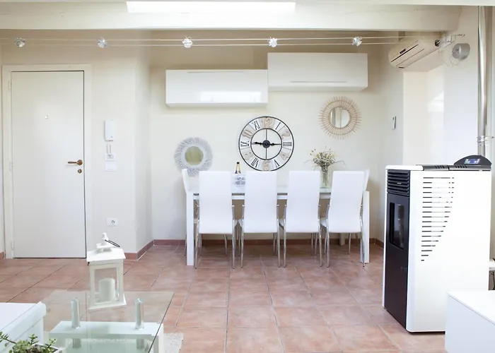 White Attic * 루카