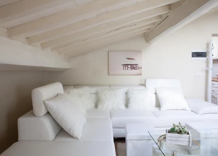 White Attic 아파트