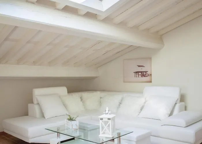 White Attic * 루카